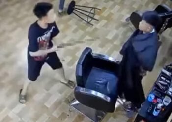 HƯNG YÊN: Đang ngồi cắt tóc tự nhiên có anh zai ở đâu vào hỏi: “M thích cắt tóc ...