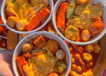 Nhìn mấy chảo đồ ăn , thấy quá trời hấp dẫn rồi. Một màu đỏ vậy đấy nhưng độ cay...