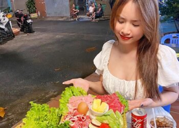 "Bò sốt me- Bò sốt cay" chắc hẳn không xa lạ với mọi người rồi. Hôm nay mình giớ...