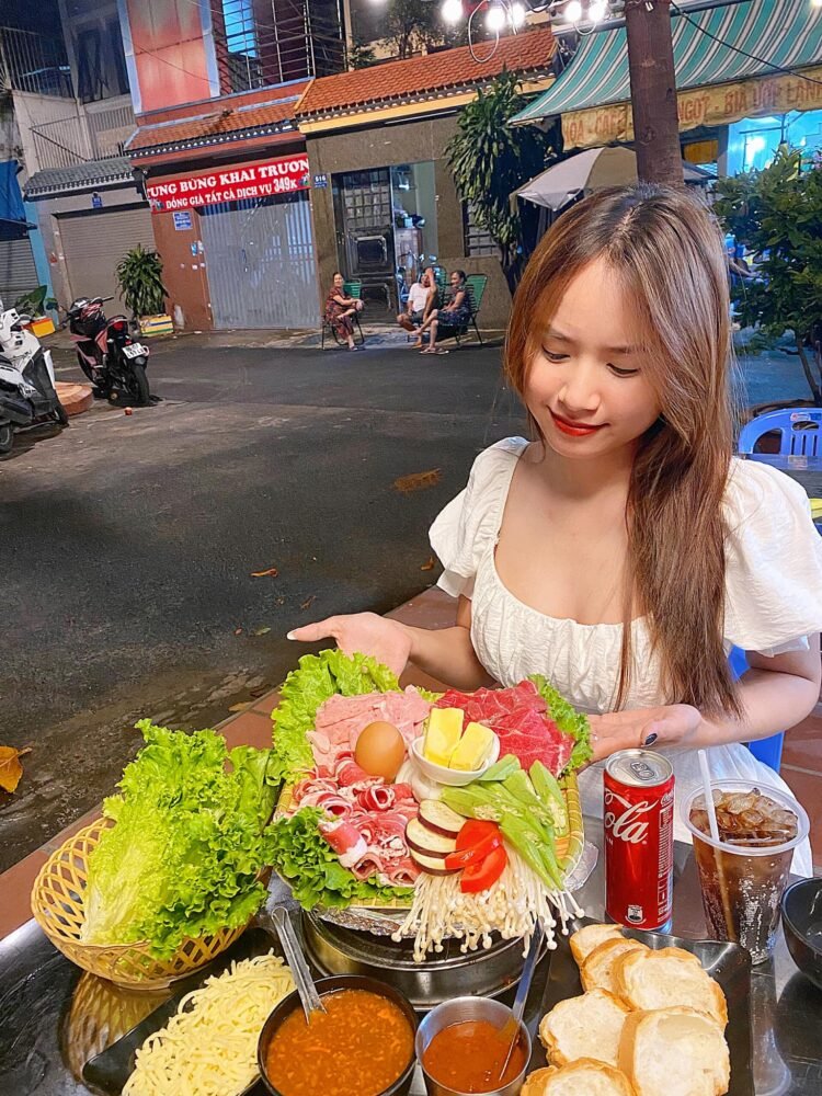 "Bò sốt me- Bò sốt cay" chắc hẳn không xa lạ với mọi người rồi. Hôm nay mình giớ...