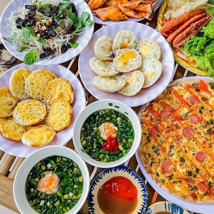 ĂN VẶT ĐÀ LẠT GIỮA LÒNG GÒ VẤPPP - BÁNH CĂN XÍU MẠI TRỨNG MUỐI ĐỘC LẠ 

Một địa ...