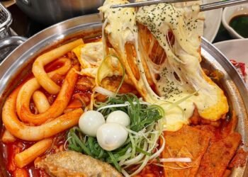 CHẢO TOKBOKKI GÀ PHÔ MAI NGẬP NGỤA TOPPINGS 

Quốc Tế Thiếu Nhi nên tuii đi ăn t...