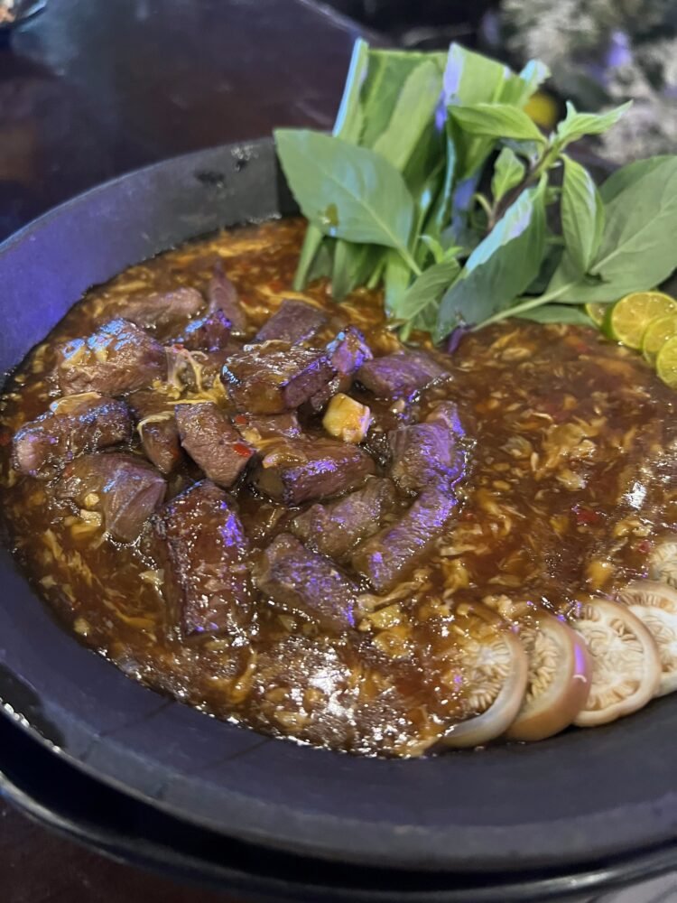 CÀN QUÉT MỒI NGON BIA ĐỈNH KHU TÂN BÌNH! 
Tui mới phát hiện quán rooftop này ở ...