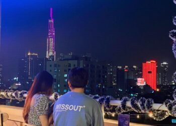 Một chiếc Rooftop gần đây mới xuất hiện tại Bình Thạnh. 
Quán có không gian be b...