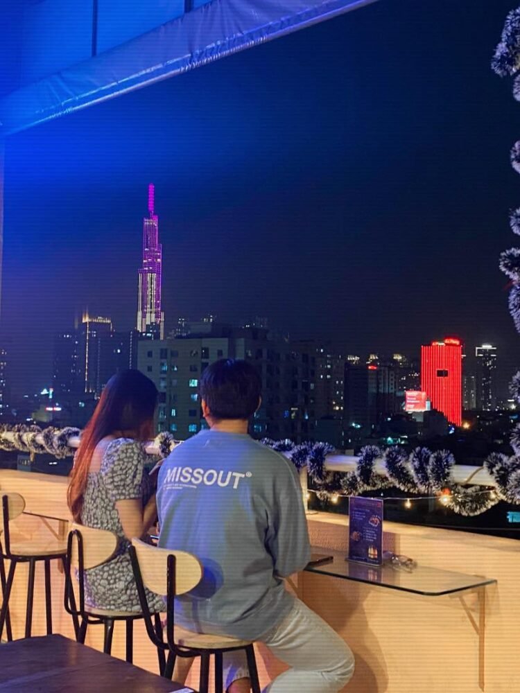 Một chiếc Rooftop gần đây mới xuất hiện tại Bình Thạnh. 
Quán có không gian be b...