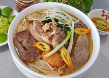 Bún bò Huế Hạnh -135 Bành Văn Trân quận Tân Bình.