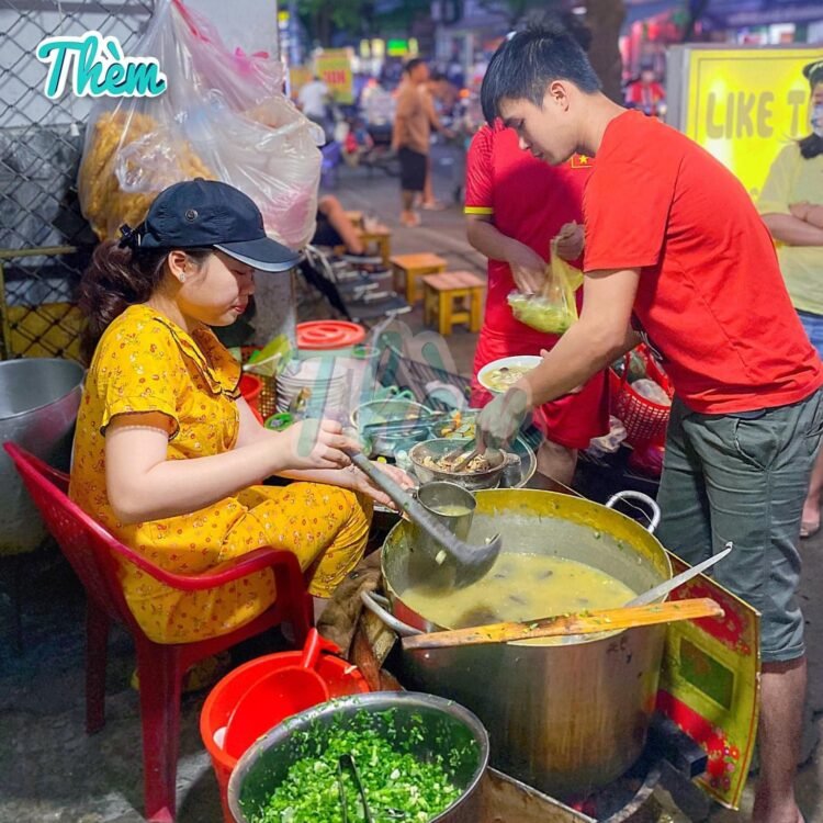 Đậm đà tô BÁNH CANH CUA BỘT XẮT chuẩn vị Huế bán 10 năm ở Bình Thạnh với hàng to...