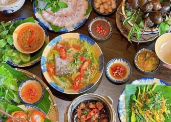 QUÁN CƠM QUÊ CHUẨN VỊ MIỀN TÂY NGẮM BITEXCO SIÊU ĐỈNH

 Cơm Quê Dượng Bầu
 Lầu 3...