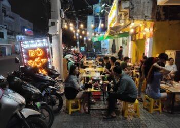 Bò Sốt Hàu HƯNG PHÚ 
                  "Hân hạnh phục vụ quý khách" 
 Đến với BÒ...