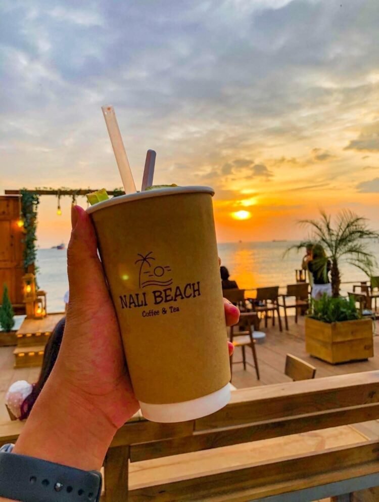 1 chiếc quán cafe wiew biển cực chiill ở Vũng Tàu 
 Địa Chỉ: cà Phê Nali, đường ...