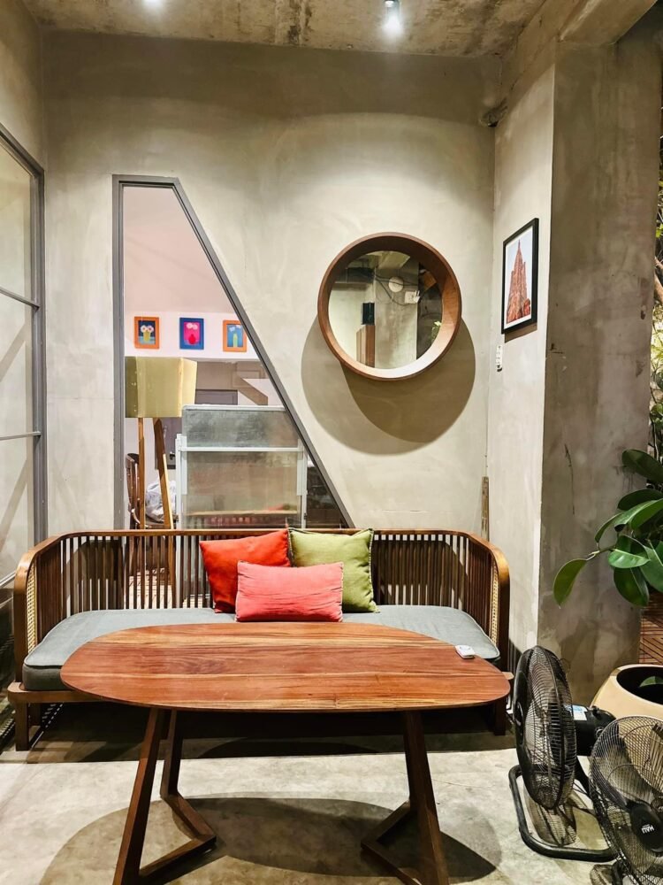 Một chiếc view vừa sống ảo, vừa ngồi làm việc hơi bị cuốn.
Moon Maison Cafe
 91/...