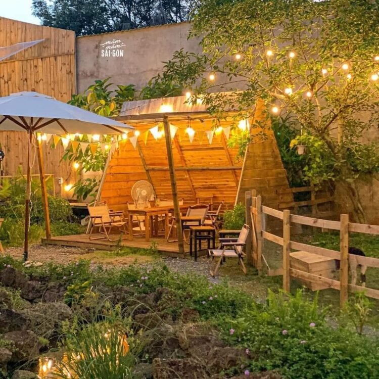 Sunny Farm là một chiếc Farm nhỏ, có khu cafe, một khu Farm với mấy bé cừu đáng ...