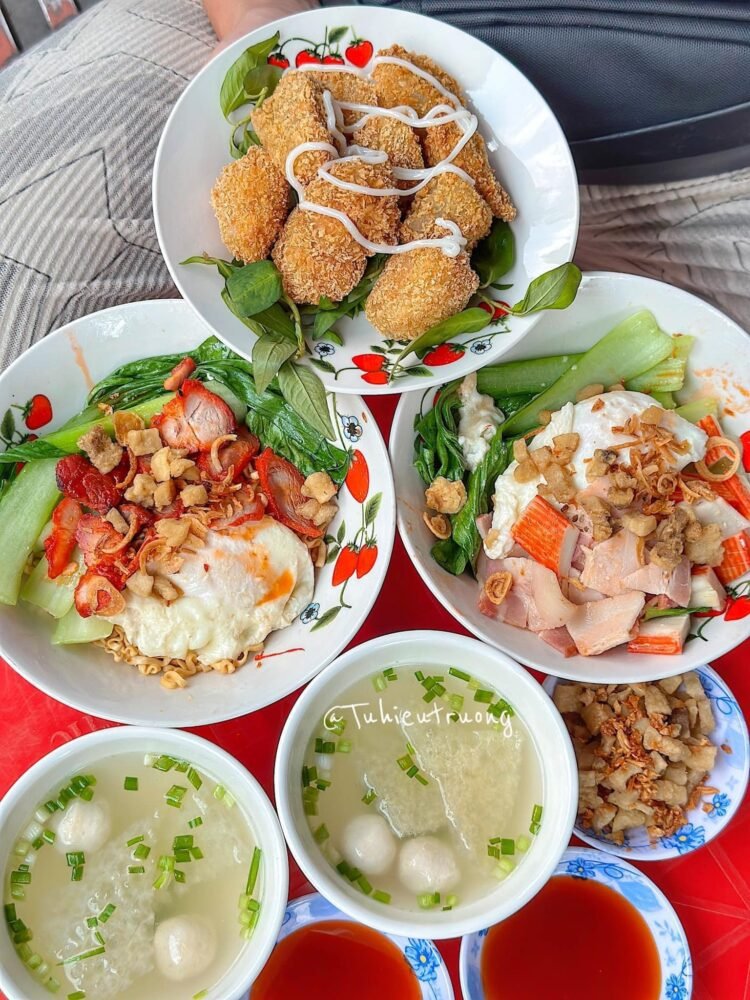 MÌ TRỘN TÓP MỠ LÒNG ĐÀO NGONNN NHỨC NÁCHHH NGAY KHU Q11
35 Dương Đình Nghệ Q1...