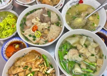 Tiệm MÌ TƯƠI người Hoa nhà làm trứ danh với hơn 70 NĂM bán đến tận đêm khuya ở 
...