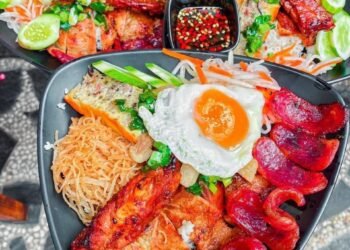 CƠM TẤM SÀ BÌ CHƯỞNG ĂN 1 LẦN LÀ DÍNH CHƯỞNG, CÒN ĐƯỢC FR.EE SINGUM KHI MU.A MAN...