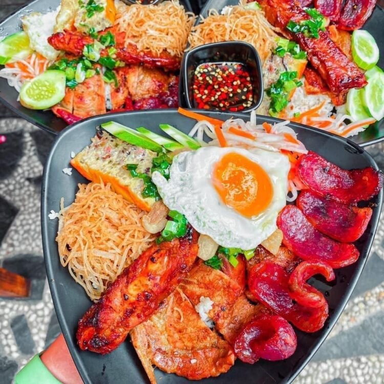 CƠM TẤM SÀ BÌ CHƯỞNG ĂN 1 LẦN LÀ DÍNH CHƯỞNG, CÒN ĐƯỢC FR.EE SINGUM KHI MU.A MAN...