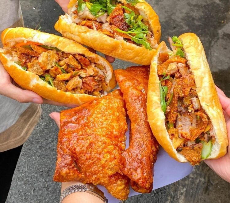 Cuốn miệng với BÁNH MÌ DA HEO QUAY giòn rùm rụm ăn xong bao ghiền
Bánh mì da he...