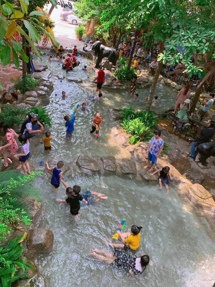 [REVIEW ĐỊA ĐIỂM HẤP DẪN BÌNH TÂN - TÂN PHÚ]

- Ở Bình Tân có Quán Café và Khu ...