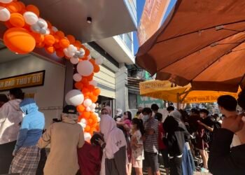 Bánh bao thôi mà, có cần xếp hàng đông vậy hông?