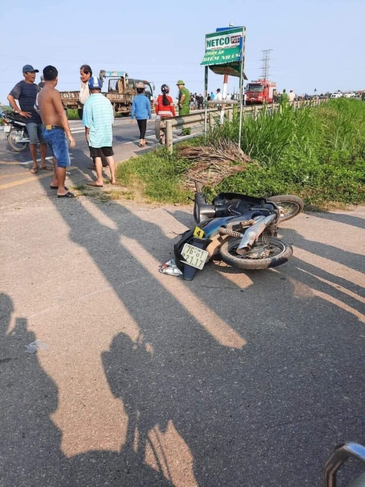 Xe khách Quảng Bình bị lật tại Quảng Ngãi
----
Khoảng 15h20' ngày 27/3, t...