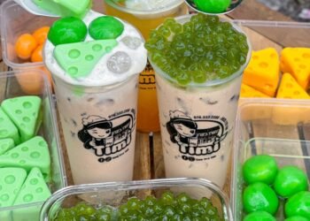 QUÁ DỄ THƯƠNG VỚI COMBO PHÔ MAI XANH LÁ VỊ TRÀ XANH LÀM LIỀN 1 LY HĂM

 Tới công...