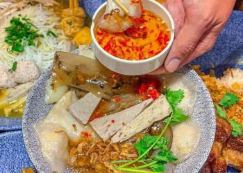 PHÁT HIỆN RA QUÁN CHAY ĐA DẠNG MÓN CHỈ TỪ 15 CÀNH VỪA NGON LẠI TỐT CHO SỨC KHOẺ
...