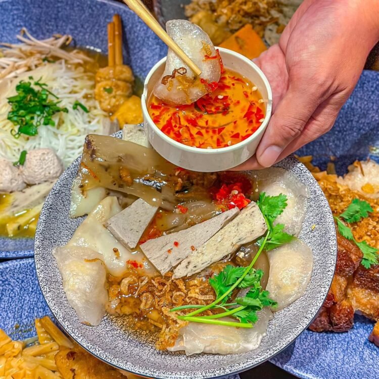 PHÁT HIỆN RA QUÁN CHAY ĐA DẠNG MÓN CHỈ TỪ 15 CÀNH VỪA NGON LẠI TỐT CHO SỨC KHOẺ
...