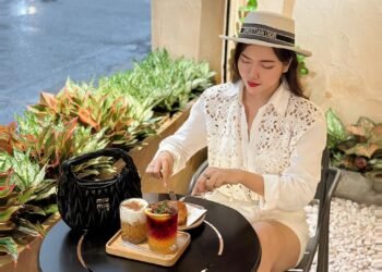 MỘT CHIẾC QUÁN CAFE NÚP HẺM VỚI STYLE INDUSTRIAL XỊN XÒ GIỮA LÒNG Q3

 Allure Co...