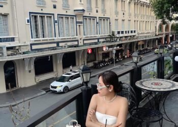 Ngồi uồng cafe ngắm view đắc địa của Sài Gòn

 𝑪à 𝒑𝒉ê 𝑪ô 𝑩𝒂 𝑺à𝒊 𝑮ò𝒏 

 Lầu 1, số...