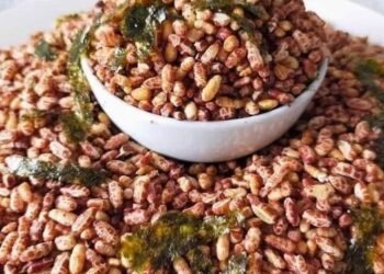 Gạo lứt sấy rong biển nhà e chưa bao giờ là chán ạh 
Trời này mà mua về để ăn dầ...