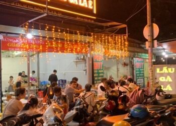 CÀN QUÉT QUÁN "LẨU GÀ LÁ É" mới #KHAI_TRƯƠNG tại Quận 6.
#Giảm_20% trong 3 ngày ...