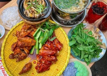 THÈM GÀ NƯỚNG - LẨU GÀ LÁ É KHÔNG CẦN ĐI ĐÀ LẠT ĐÂYYYYY 

Mách cho mấy bồ một đ...