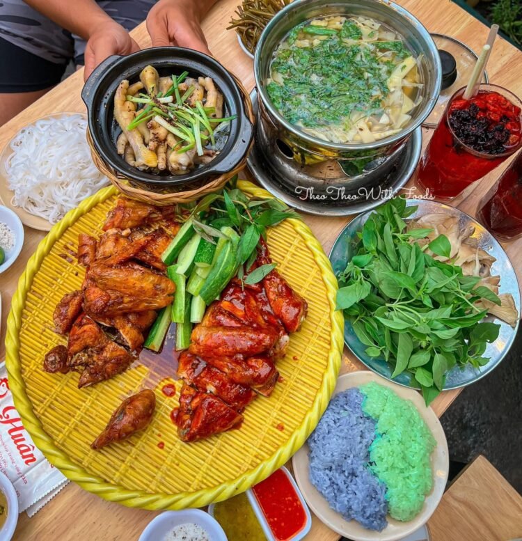 THÈM GÀ NƯỚNG - LẨU GÀ LÁ É KHÔNG CẦN ĐI ĐÀ LẠT ĐÂYYYYY 

Mách cho mấy bồ một đ...