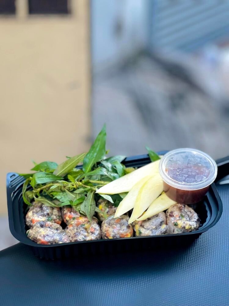 em nhận đơn cho ngày nay tiếp ạ. Bánh tráng lụi chấm sốt me thơm ngon đây ạ:
...