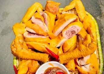 GÀ Ủ MUỐI NHÀ EM  70k / NGUYÊN CON CHẶT SẴN ( không chặt #65k )  Tặng Nước Chấm ...