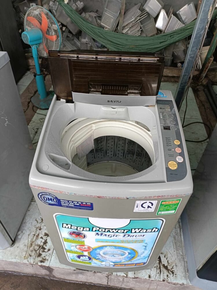 Cần bán máy giặt 7 kí  giá 1tr4
 Tủ lạnh Sanyo 130l 1tr3 
 Bảo hành 3 tháng 
 Mi...