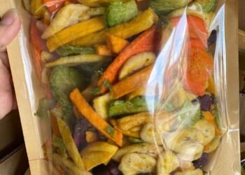 Mùa này lạnh lạnh , ngồi nhâm nhi đồ sấy cũng ngon phết
 #Sấy #thập #cẩm 75k gói...