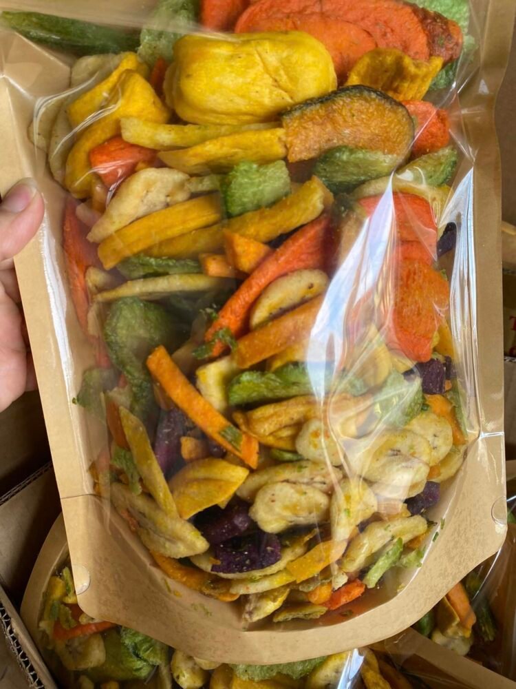 Mùa này lạnh lạnh , ngồi nhâm nhi đồ sấy cũng ngon phết
 #Sấy #thập #cẩm 75k gói...