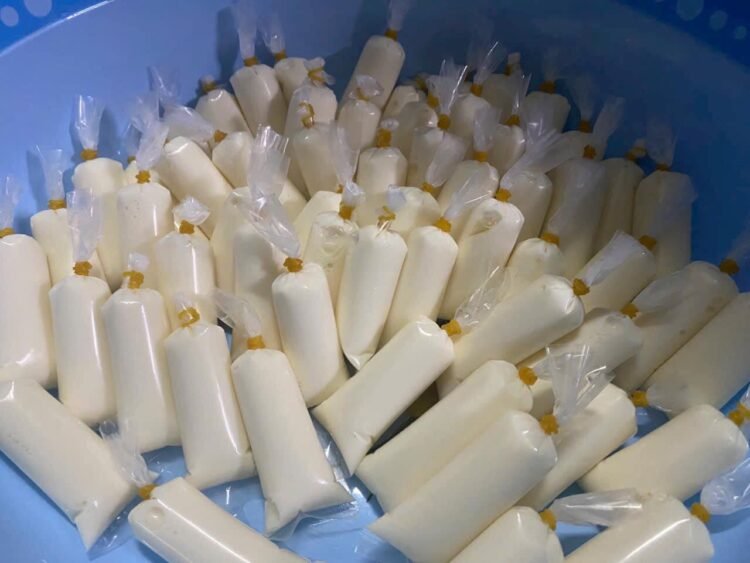 SỮA CHUA DẺO NHÀ LÀM 
   (Có thể mix vị theo yêu cầu)
 Không dăm đá
 Nguyên liệu...