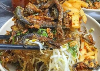 Có ai viết chỗ nào sài gòn bán miến lươn trộn như này không ạ, em vô sg gần 10 n...