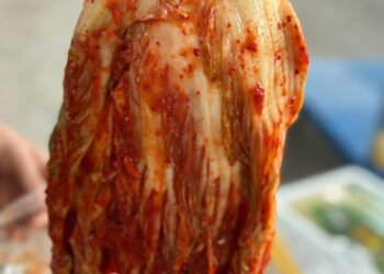 Kim chi cải thảo  
 Kim chi muối kiểu Hàn Quốc đúng vị, chua chua cay cay, giòn ...