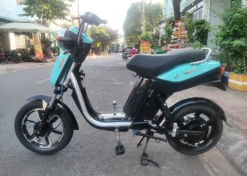 mình cần bán lại chiếc xe đạp điện và 1 cái máy may để về quê.2 món vẫn đang ho...