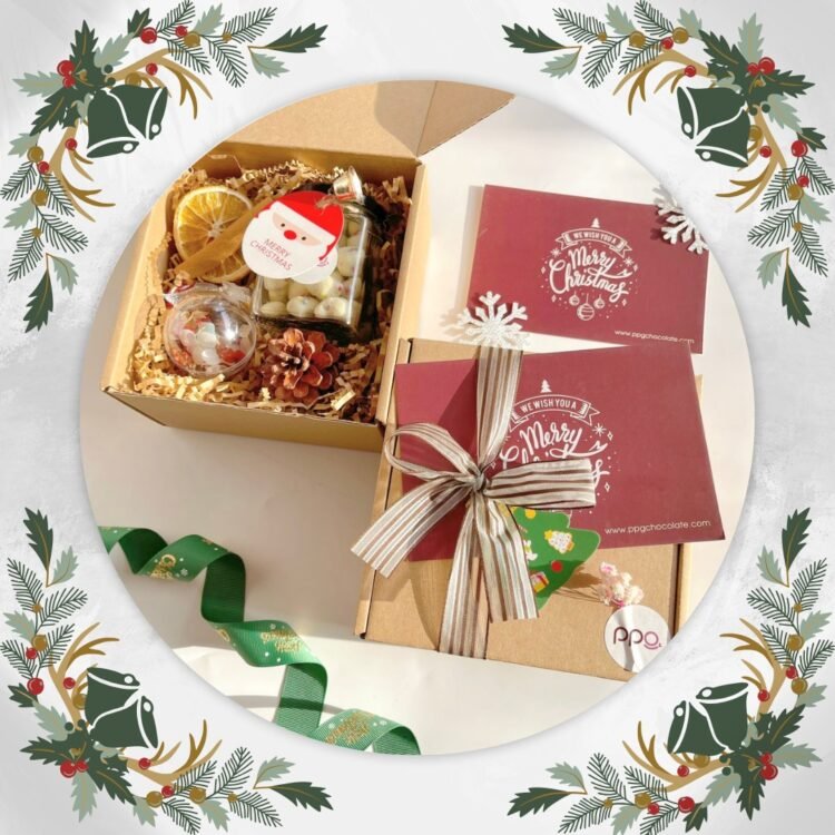 Mùa yêu thương,mùa của những món quà ấm áp đang đến rất gần rồi ạ. Để giáng sinh...