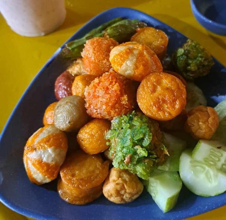 Đồ ăn vặt giá HSSV và trà chanh giã tay chỉ 19k
 Nếu chưa biết cùng người ấy ăn ...