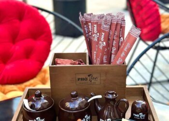 “𝐏𝐡𝐨̛̉ 𝐓𝐡𝐢̀𝐧 𝟏𝟑 𝐋𝐨̀ Đ𝐮́𝐜 “
           “𝐂𝐍 𝐇𝐨̂̀ 𝐂𝐡𝐢́ 𝐌𝐢𝐧𝐡”
“𝐶𝘰́ 𝘮𝑜̣̂𝘵 𝘢̂̉𝑚 𝑡𝘩𝑢̛̣𝘤...