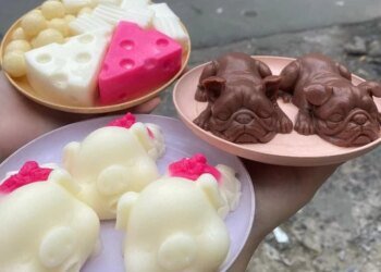 𝐓𝐡𝐚𝐧𝐡 𝐱𝐮𝐚̂𝐧 𝐧𝐡𝐮̛ 𝐦𝐨̣̂𝐭 𝐭𝐚́𝐜𝐡 𝐭𝐫𝐚̀
 𝐌𝐞̂ 𝐮𝐨̂́𝐧𝐠 𝐭𝐫𝐚̀ 𝐬𝐮̛̃𝐚 𝐧𝐞̂𝐧 𝐭𝐫𝐚̀ 𝐜𝐨̀𝐧 𝐧𝐠𝐮𝐲𝐞̂𝐧...