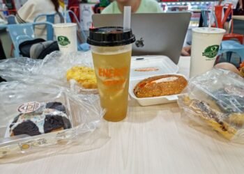 Trà sữa uống của Phúc Long còn trà mãng cầu thì cứ phải uống ở Energy mới chịu. ...