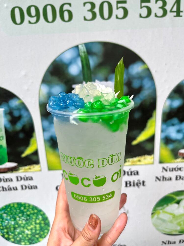 Uống Nước Dừa Dứa mà còn kết hợp với Trân Châu Dừa Lá Dứa và Sợi Dừa Sữa Non Mềm...