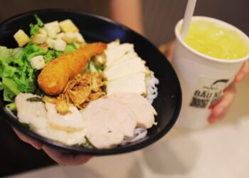 Hôm đợt mình có đi ăn quán bún xì dầu tên là Bấu xì giùn bên 245 Trần Bình Trọng...