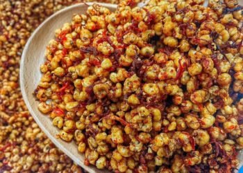 HÔM NAY NHÀ EM CÓ: 
  Bắp rim khô bò
  Mãng cầu rim muối ớt
  Thơm rim muối ớt
 ...